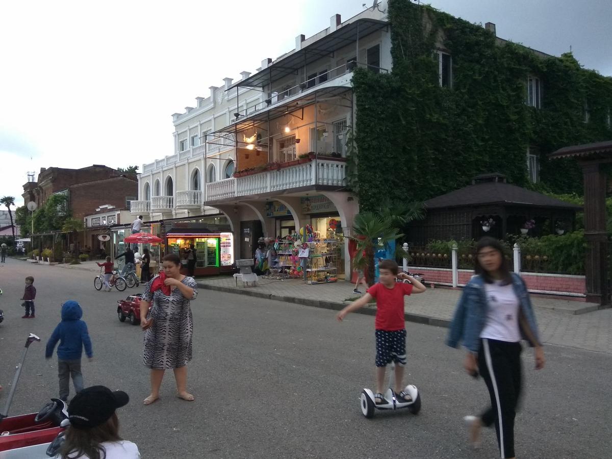Sukhum City Mini Hotel Sukhumi Esterno foto